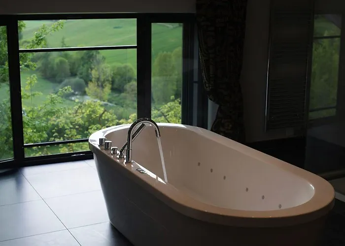 Bed & Breakfast D'hôtes Domaine De Nazère 4*