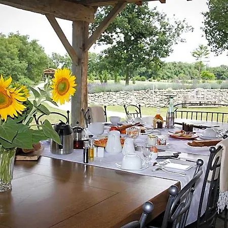 Bed & Breakfast D'hotes Domaine De Nazere Avezan
