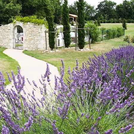 Chambres D'hotes Domaine De Nazere Bed & Breakfast *