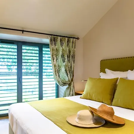 Chambres D'hotes Domaine De Nazere Avezan