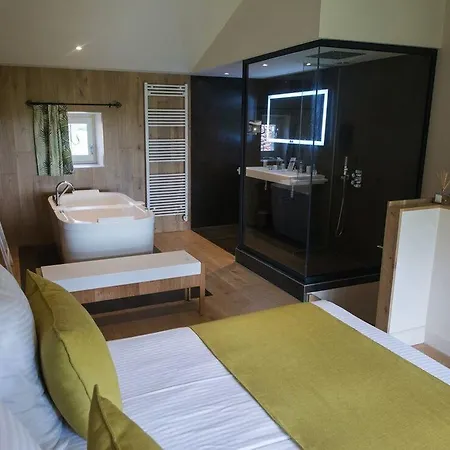 Chambres D'hotes Domaine De Nazere Bed & Breakfast Avezan