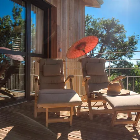 Chambres D'hotes Domaine De Nazere Bed & Breakfast *
