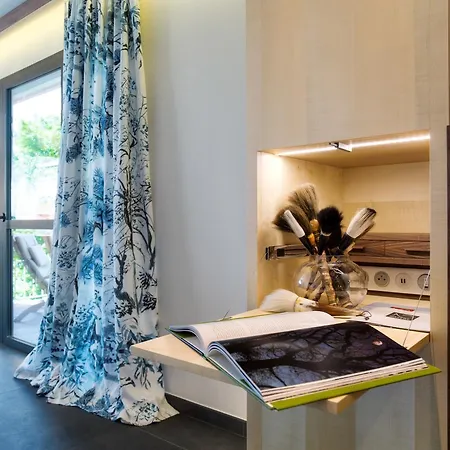 Bed & Breakfast D'hotes Domaine De Nazere 4*